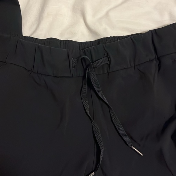 Lulu lemon on the fly 7/8 pant 27” like new size 6 - Picture 4 of 5